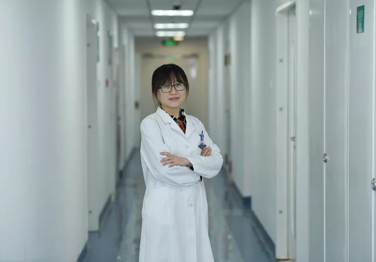 北京三院皮肤专家李薇薇,北医三院李薇薇