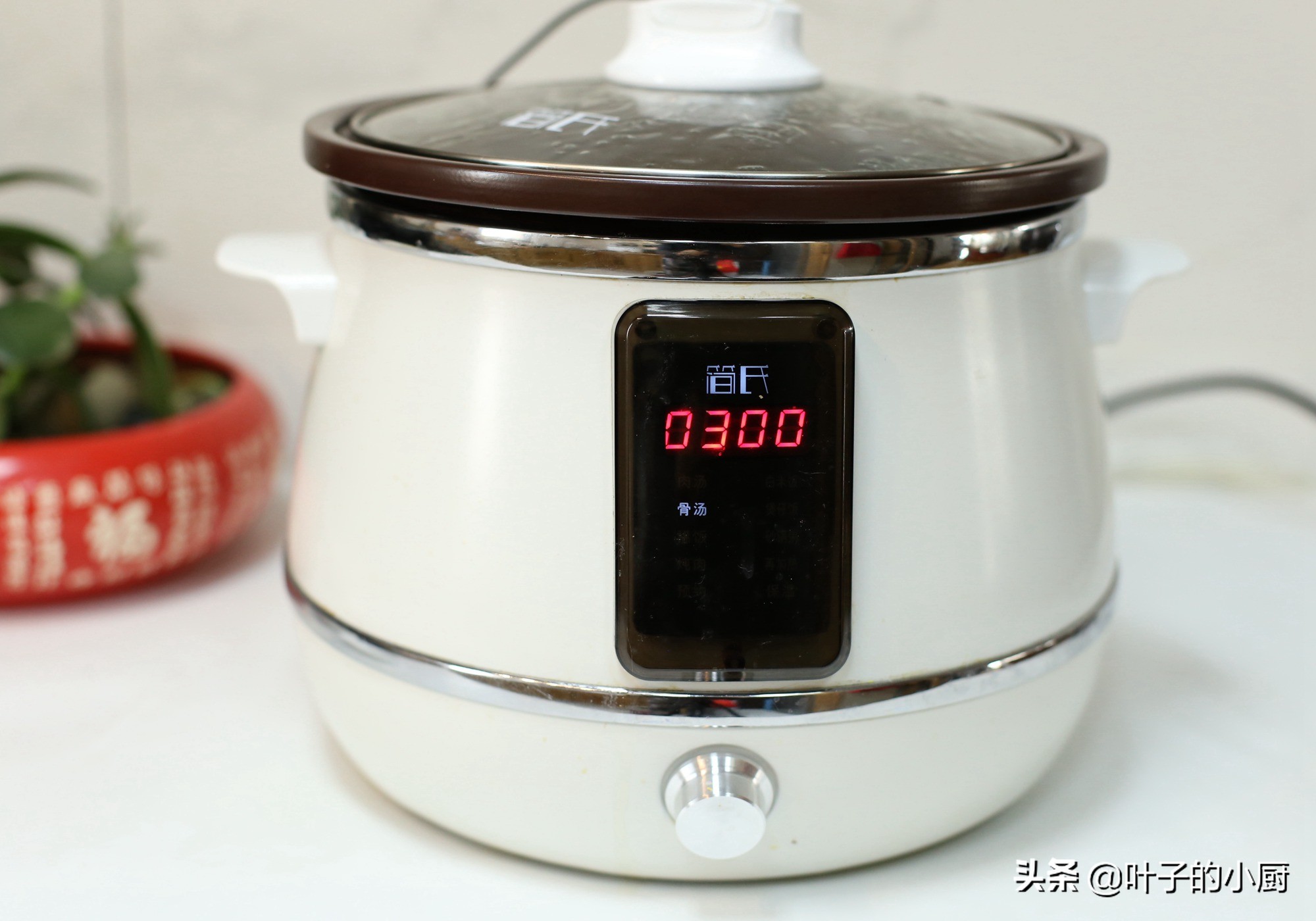 高压锅炖银耳汤要多久才有胶质,红枣枸杞桂圆银耳汤怎样煮出胶质