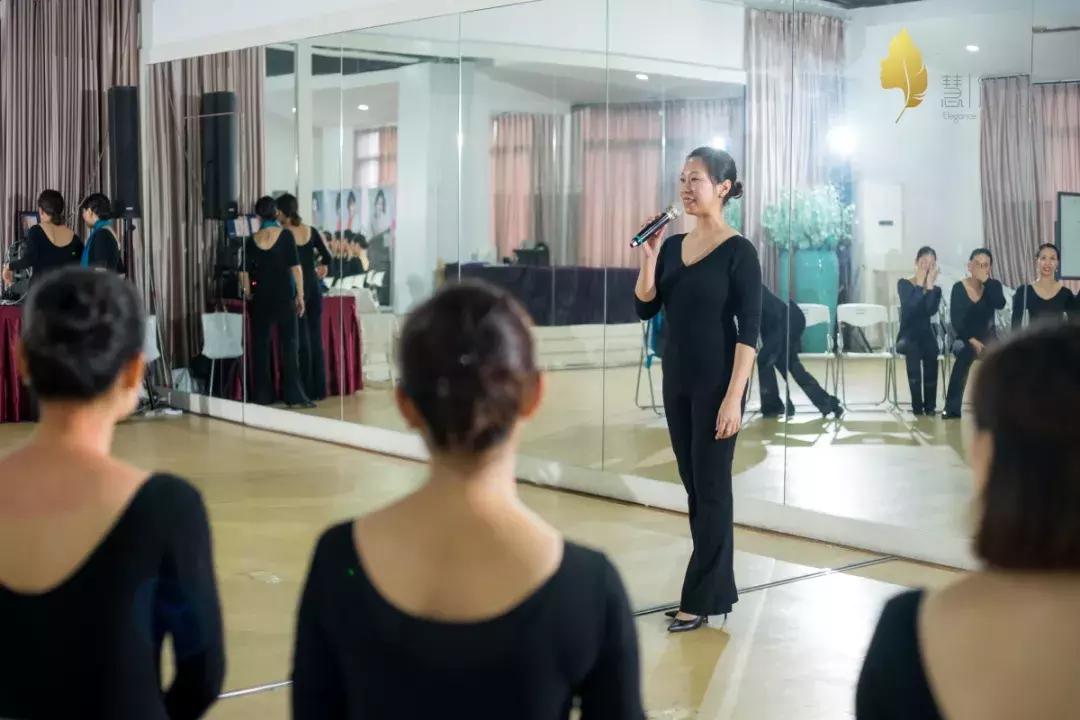 女性气质礼仪培训班,优雅仪态培训报名