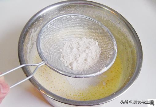 不夹生，不回缩，这样做的全蛋中空蛋糕，新手也可以一次成功