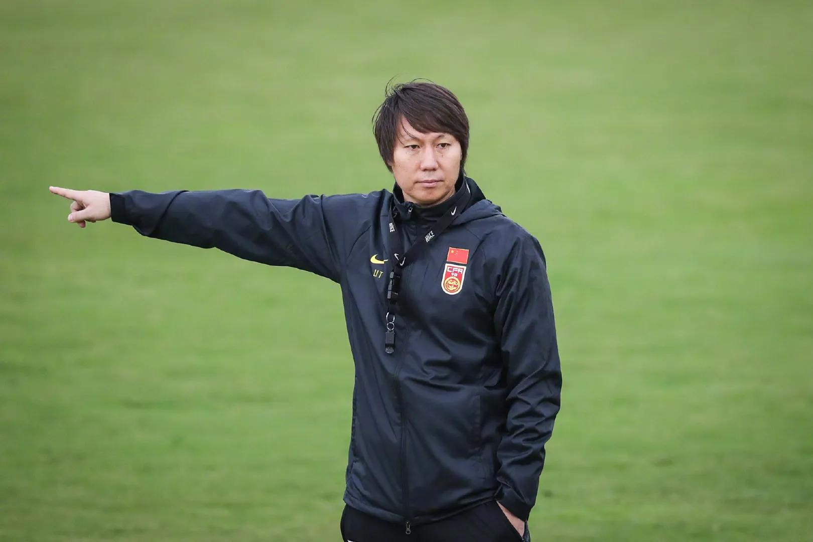 日本足球教练森保一和李铁,日本足协高度评价森保一