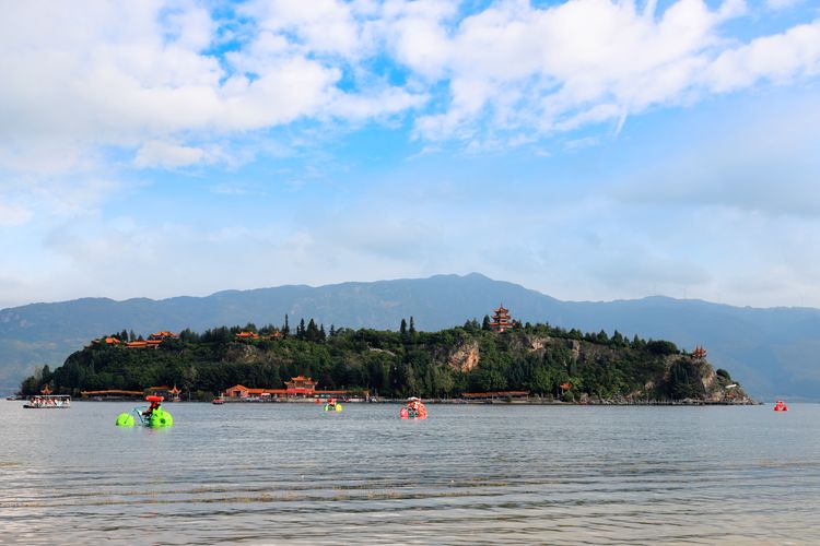 抚仙湖孤山上有什么景点,抚仙湖里的小岛