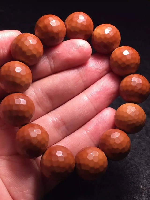 核雕留原皮,核雕留刀痕