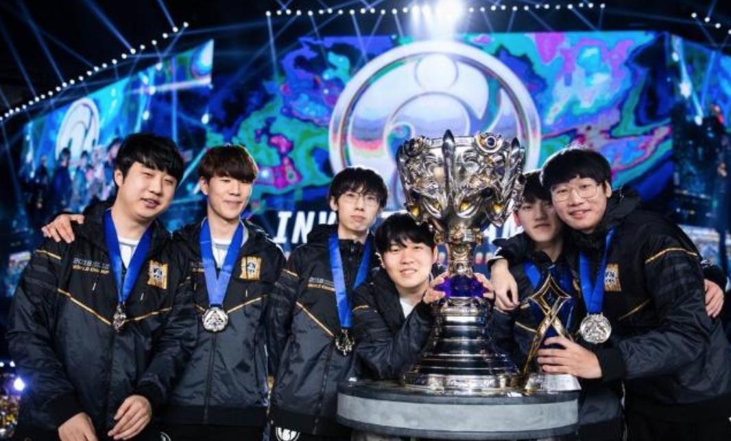 腾讯回顾十年发布QQ平台2008-2018十年热词