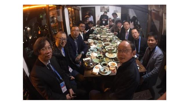 吃饭时遇到领导把单买了,饭局上领导说去把单买了