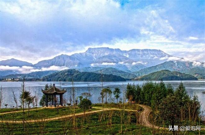 峨眉山和瓦屋山哪个更好,峨眉山一日游精选游记