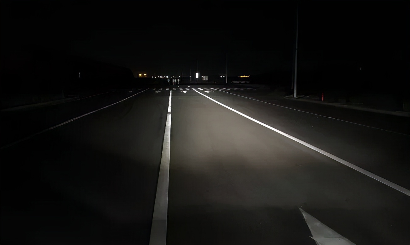 丰田chr卤素大灯改led,卤素大灯改led大灯违法吗