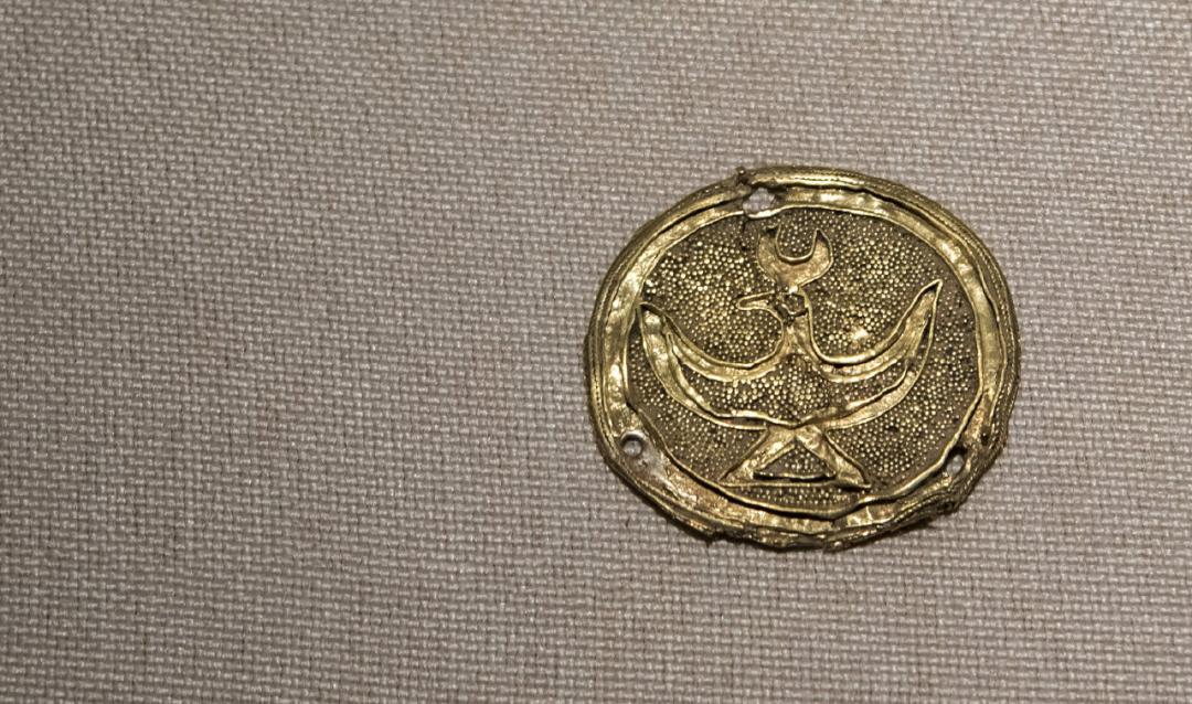 岁月多磨，看古人的凤鸟金饰尽显风姿傲骨