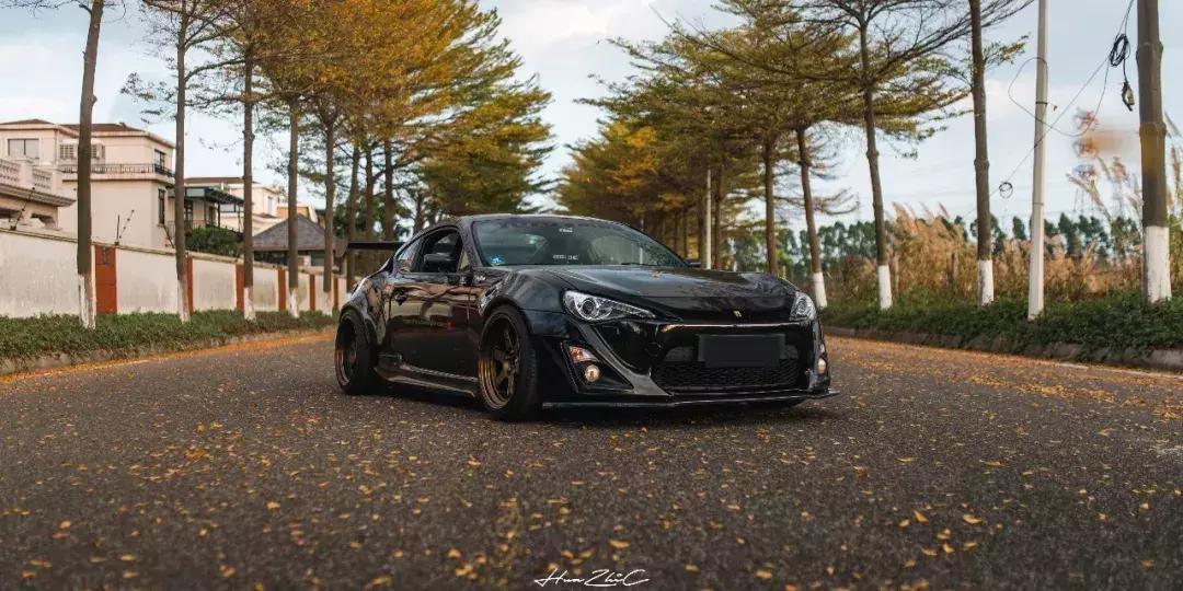 丰田86轮毂装18寸还是17寸好,丰田86加宽体