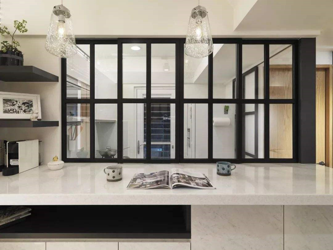 厨房没有窗户？那也能装的亮堂堂，这4种方法比窗户好用多了