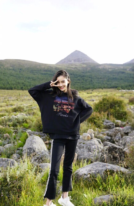 杨幂唐嫣都在穿的鞋子,巴黎世家袜子鞋杨幂同款