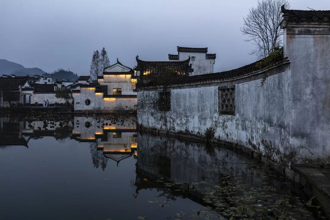 寒衣节是我国一种传统的祭祀节日,中国传统节日寒衣节祭奠先人
