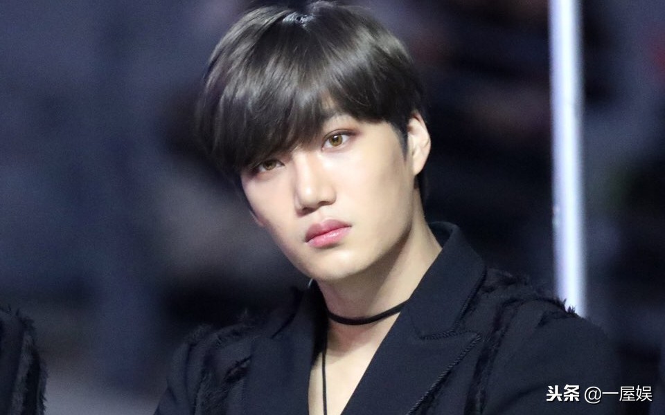 exo朴灿烈自我介绍,exo金钟仁和朴灿烈秀恩爱在演唱会