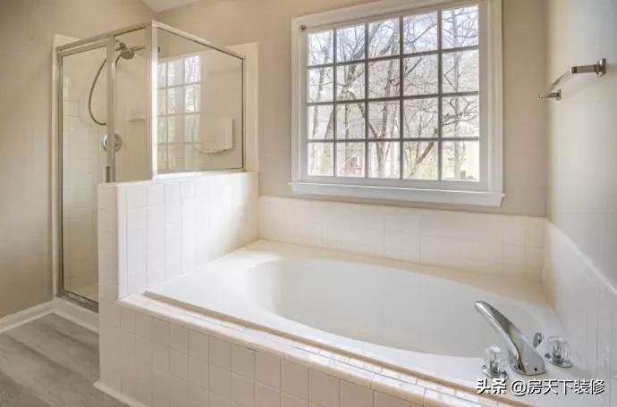 浴缸是嵌入式好还是独立好,浴缸内嵌式和独立式优缺点有哪些