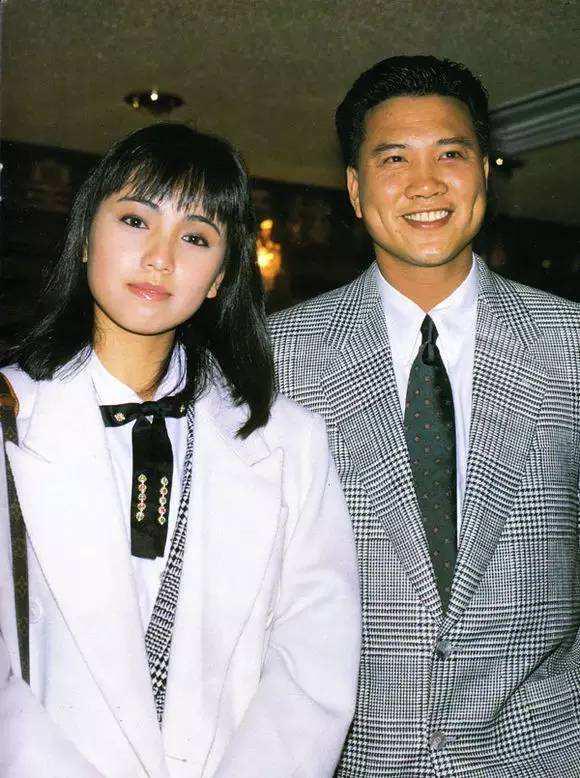 排场这么大、敢抢寿星名导的风头？拒绝与周星驰和解的他有何底气