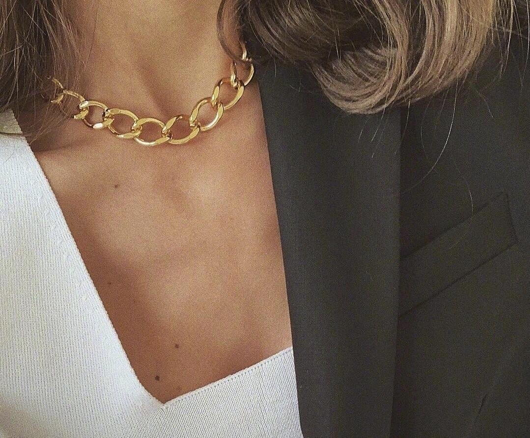 赵丽颖天鹅颈闪电腰,赵丽颖一袭长裙惊艳众人