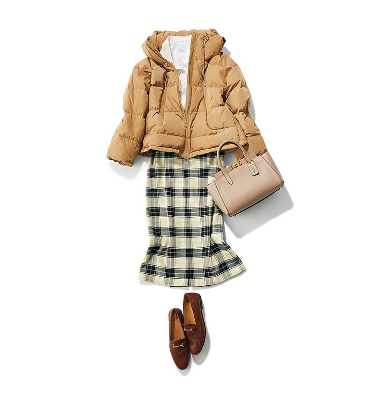 黑色棉服显瘦不臃肿上班,这样穿棉服才时髦