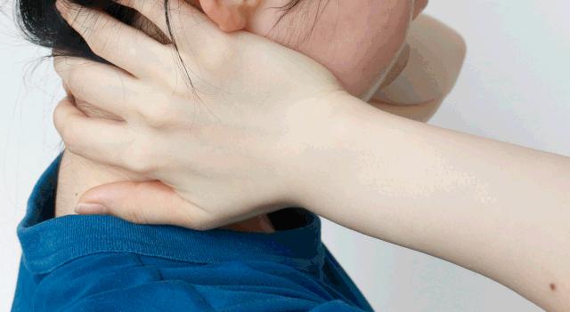 左脸和右脸不一样好看,左脸总比右脸好看