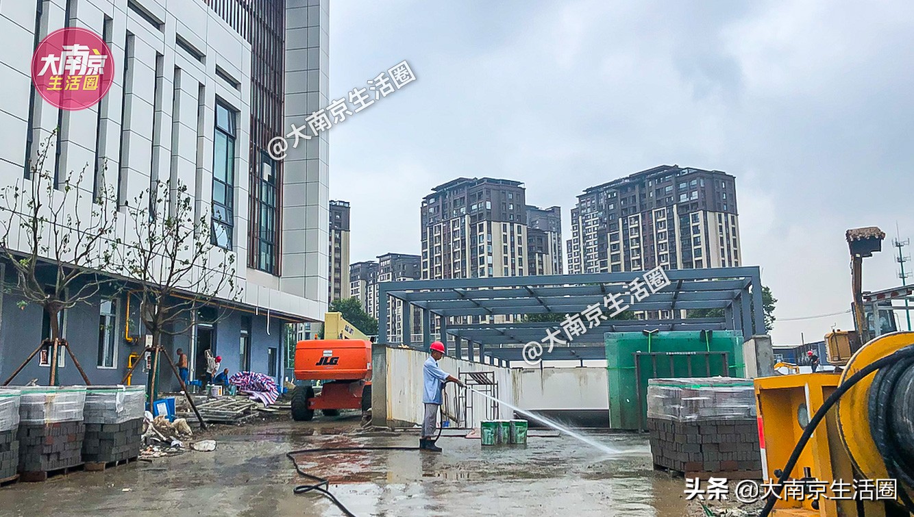 南京迎来一所能看江景的小学,但旁边规划的中学有点头疼