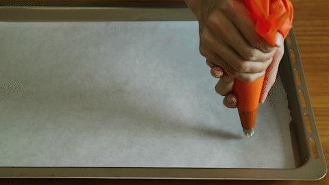 黄油曲奇怎么挤出来好看,黄油曲奇烤化了怎么补救