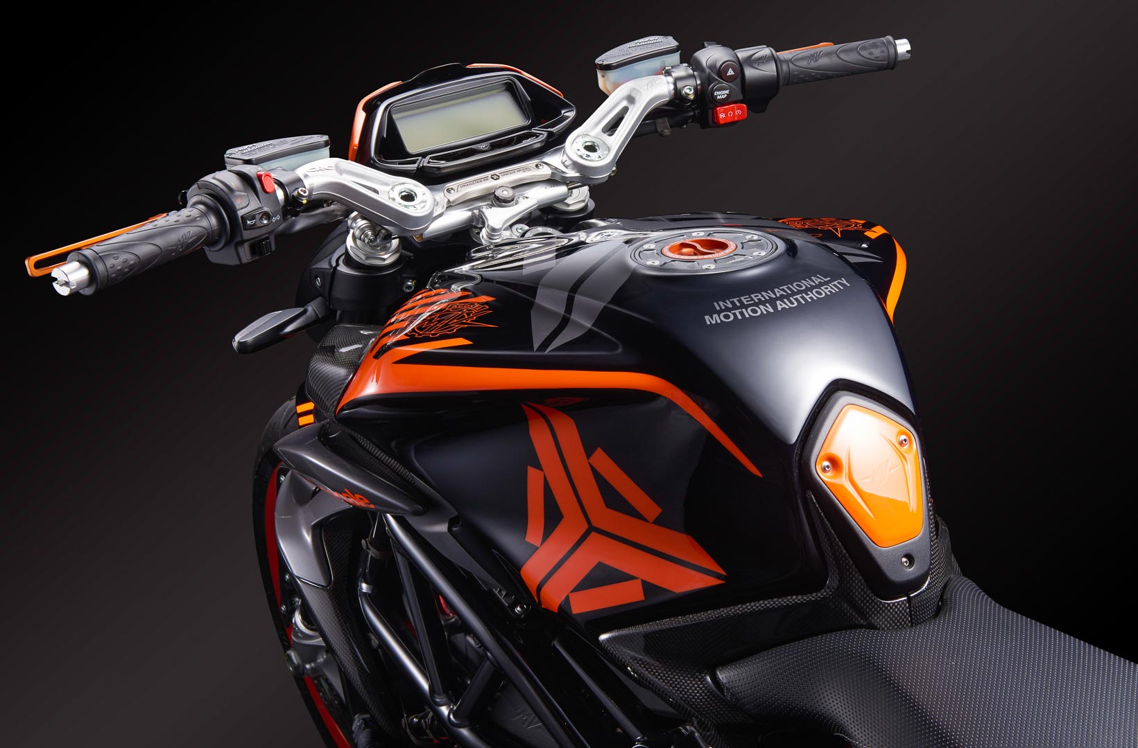 MVAgusta联手TheArsenale推介其“艺术珍品”DRAGSTER800RR