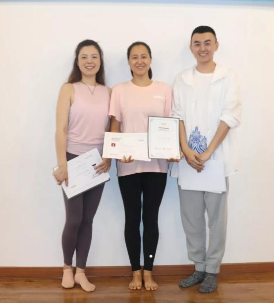 37岁排球老师学教培：瑜伽，让我减肥成功