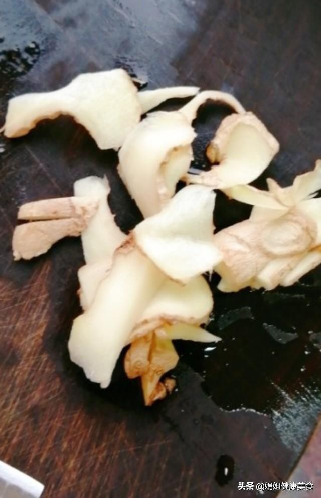 给老妈妈做个鲫鱼豆腐汤,鱼头豆腐汤孩子最爱