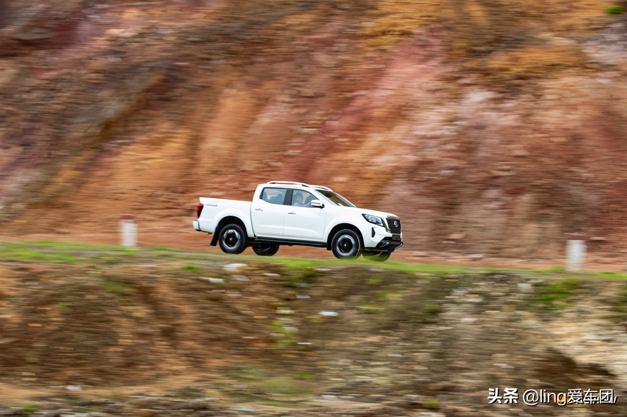 2021款日产纳瓦拉越野测试,2021日产纳瓦拉navara