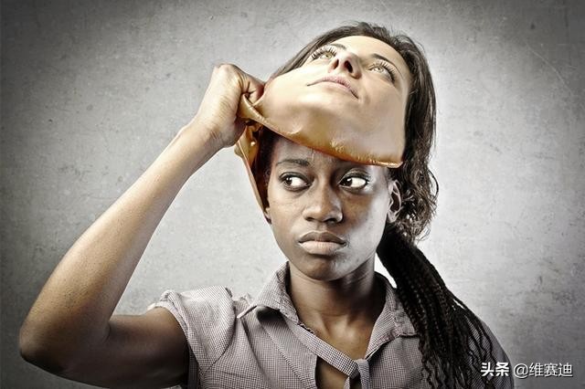 好莱坞双标：歧视犹太人黑人就被封杀，歧视亚裔大家都笑得很快乐