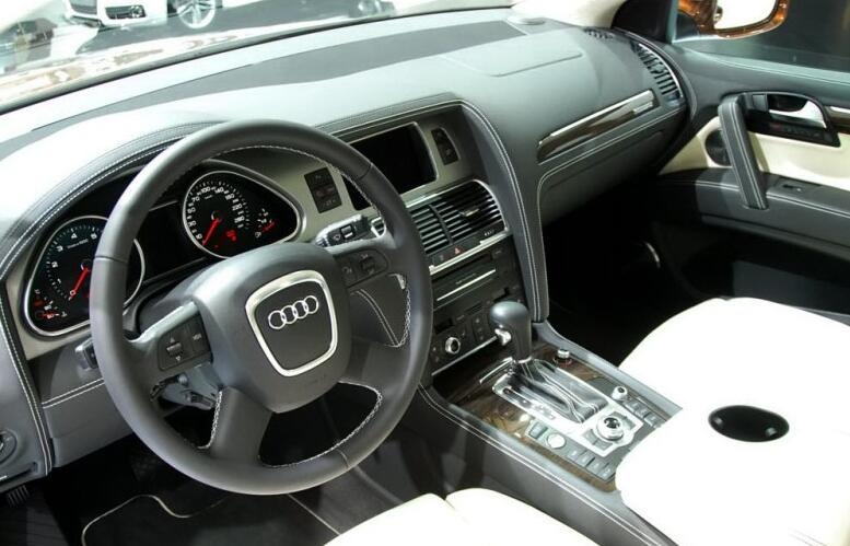 奥迪suva7二手价格,15万公里的奥迪q7二手车值得买吗