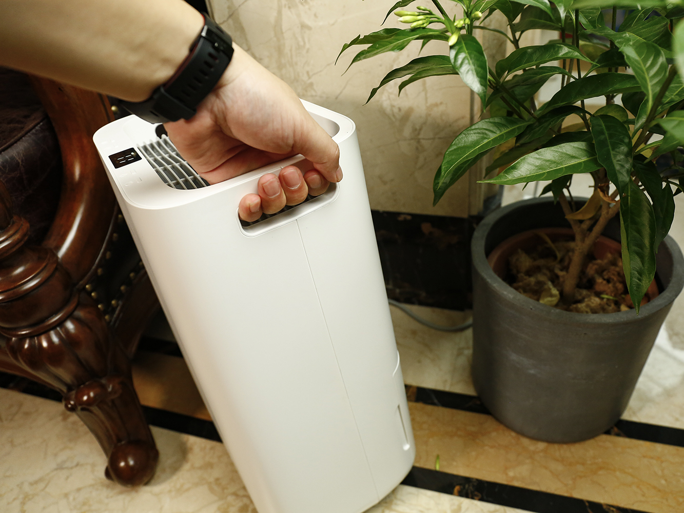 在这难受的黄梅天里，拥有伊岛*湿机除**是一种幸福