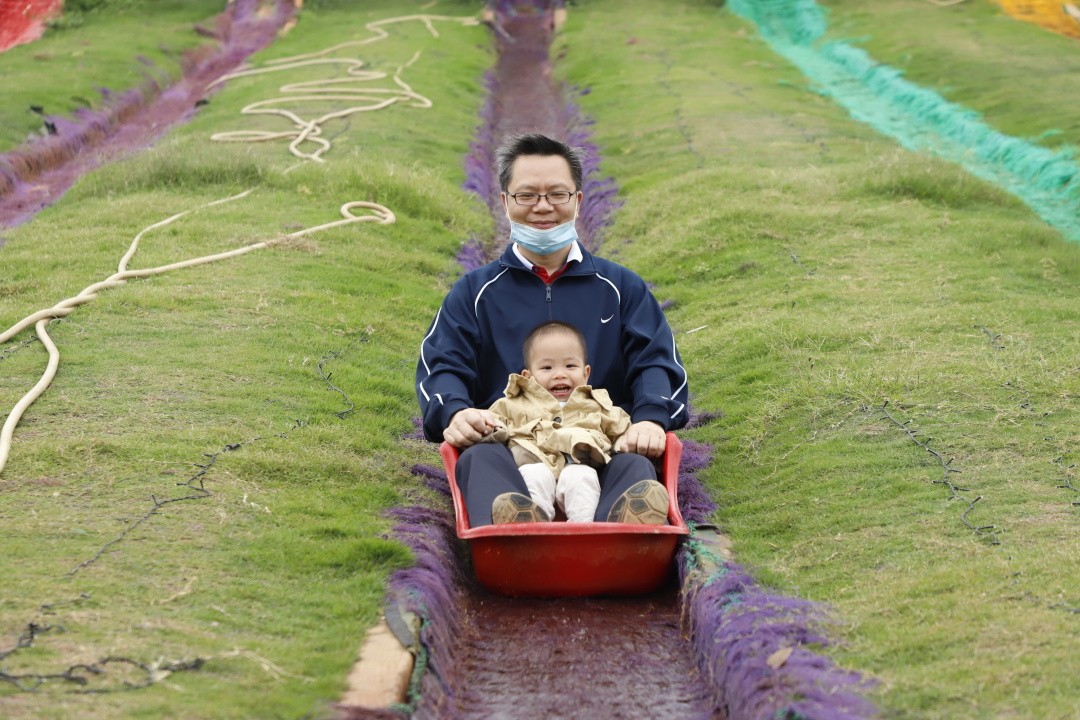 东莞东城莞师附小2022届604班,莞师附小学生踢球