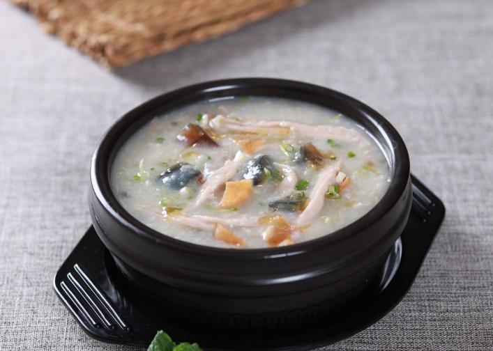 做皮蛋瘦肉粥要不要勾芡,做皮蛋瘦肉粥时皮蛋用弄熟么