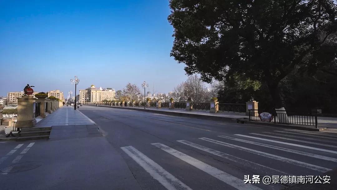 疫情之下纪实摄影,疫情镜头下的生活瞬间