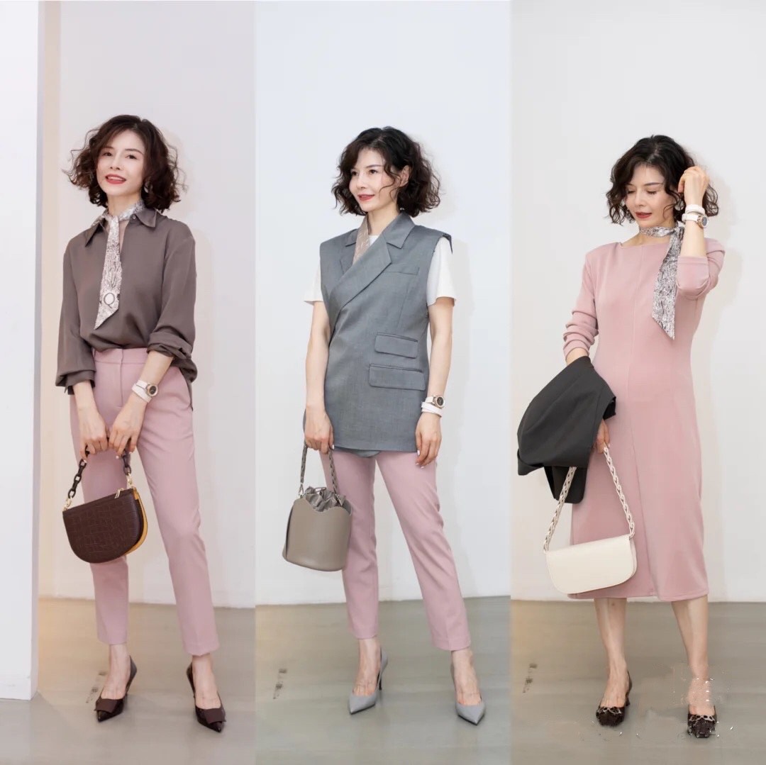 被这个40+的博主惊艳了:中年女人穿“粉色”,原来可以这么高级