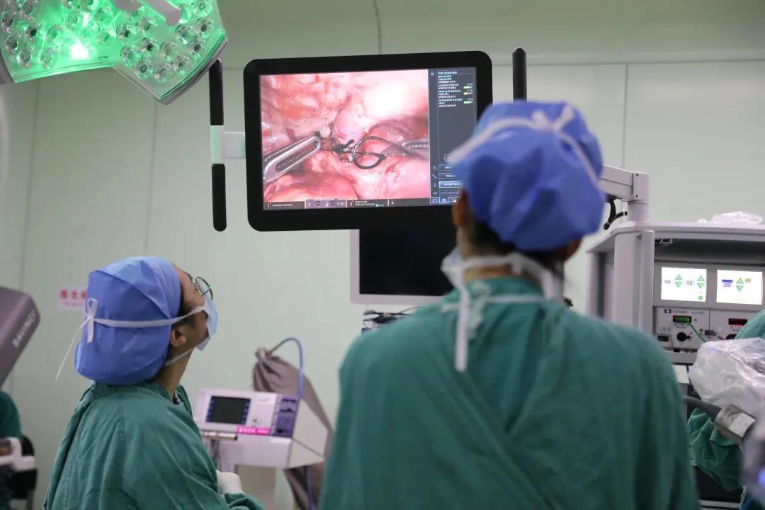 全国县域首例机器人辅助手术,西南医科大学附属医院机器人手术
