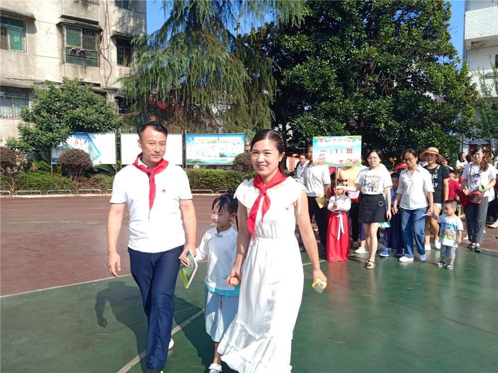 娄底市第二中学开学典礼,娄底二小顺利开学