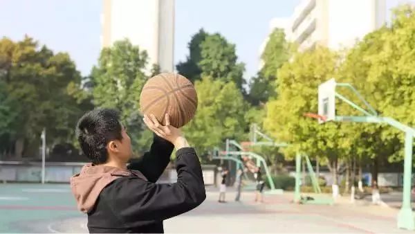 春暖花开是一年中最美丽的季节,春暖花开的季节享受大自然的美景