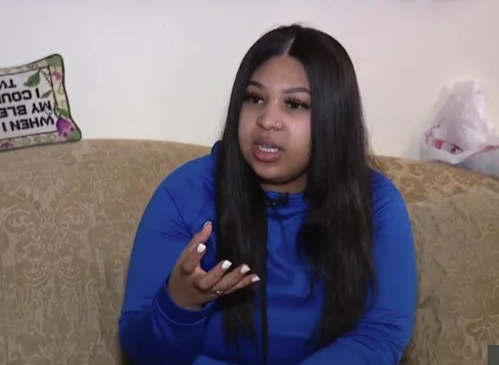 美女子飞机上睡着,醒来时发现邻座男子正在侵犯自己