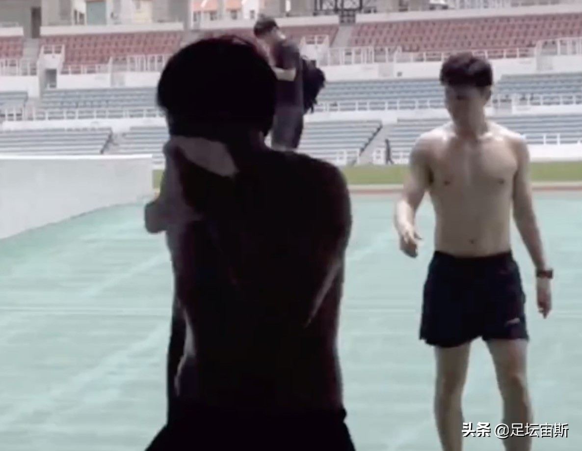 马龙樊振东刘国梁,刘国梁樊振东军装照