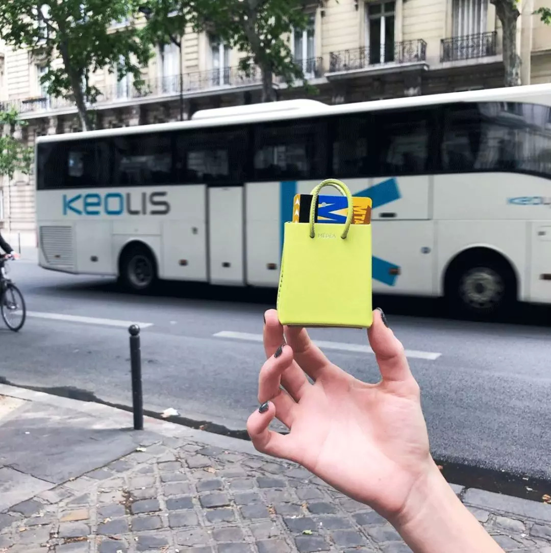 今年最流行最实用最能装的包包……竟然是购物袋？