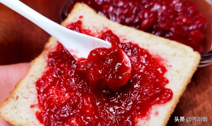 市场碰到此果别手软,营养极高,简单一煮放冰箱里,过6月就少了