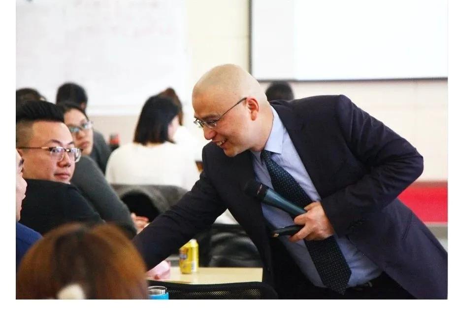 户外广告投放商怎么盈利,如何解决户外广告投放的问题