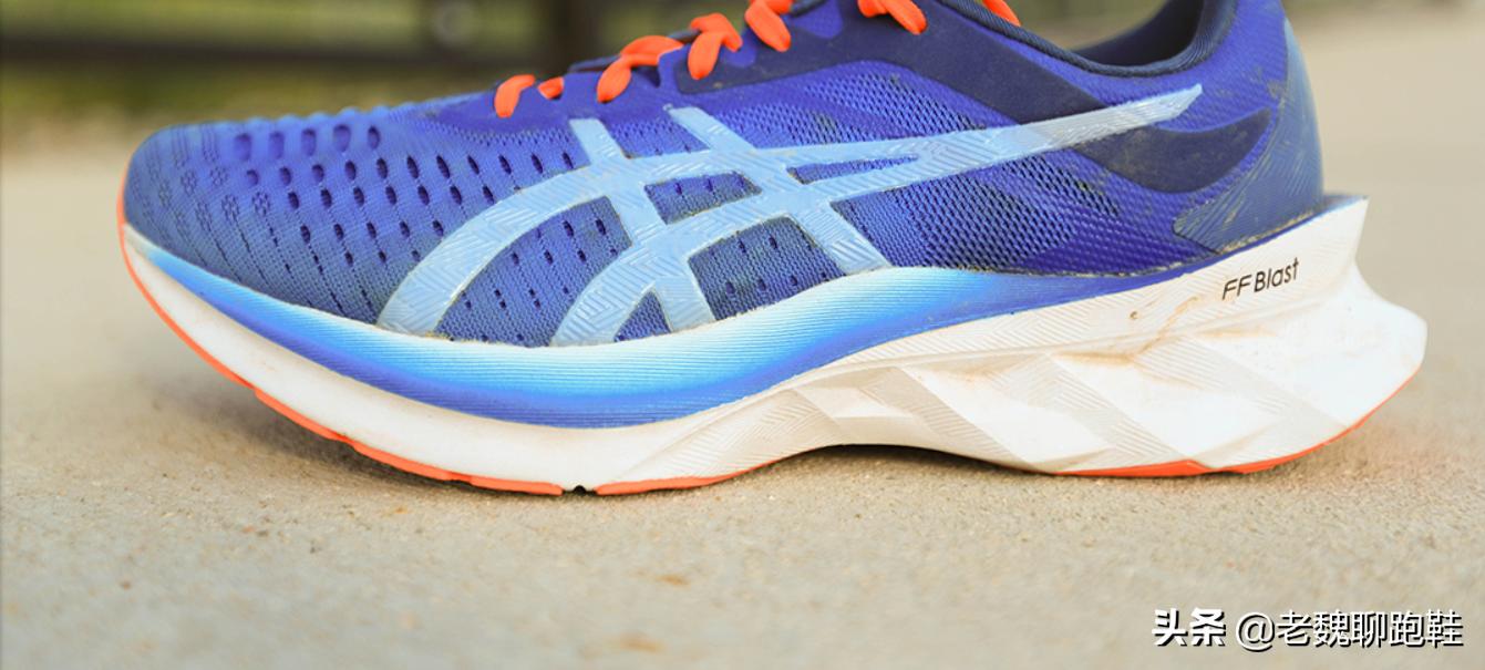 就算是慢跑鞋之王，也顶不住了：全年亏损1.5亿，连续4年下滑