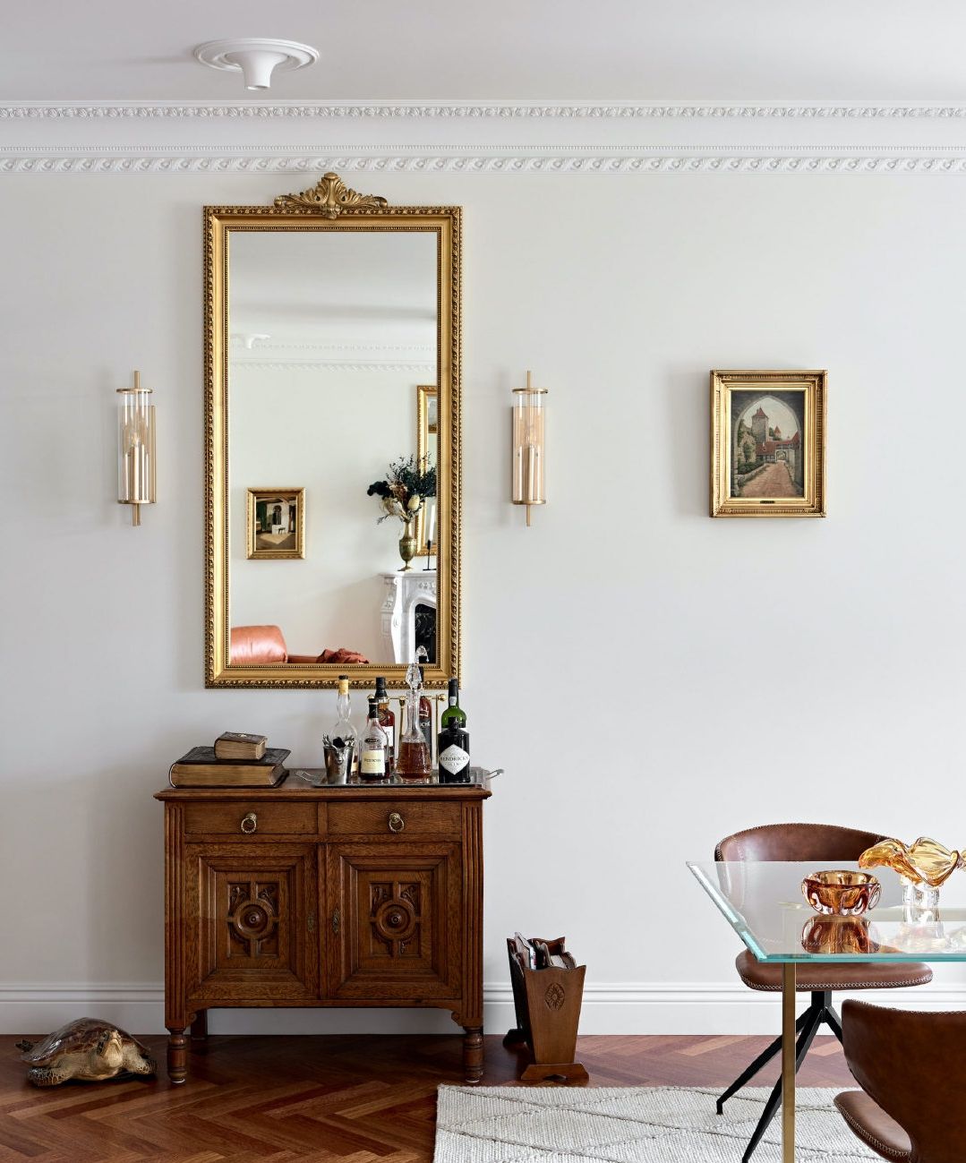 水晶灯具搭配现代简约家具,房间轻奢水晶灯