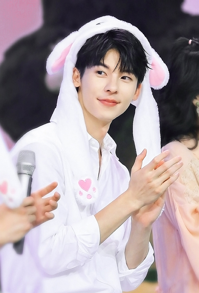 不分年龄看帅哥,不论年龄高矮胖瘦