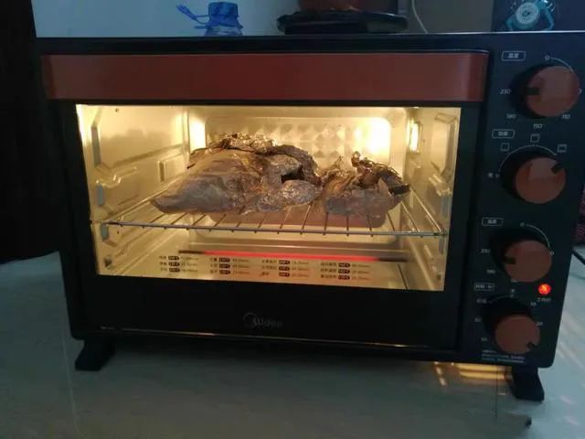 美的烤箱玻璃门爆炸怎么回事,美的冰箱钢化玻璃门炸裂