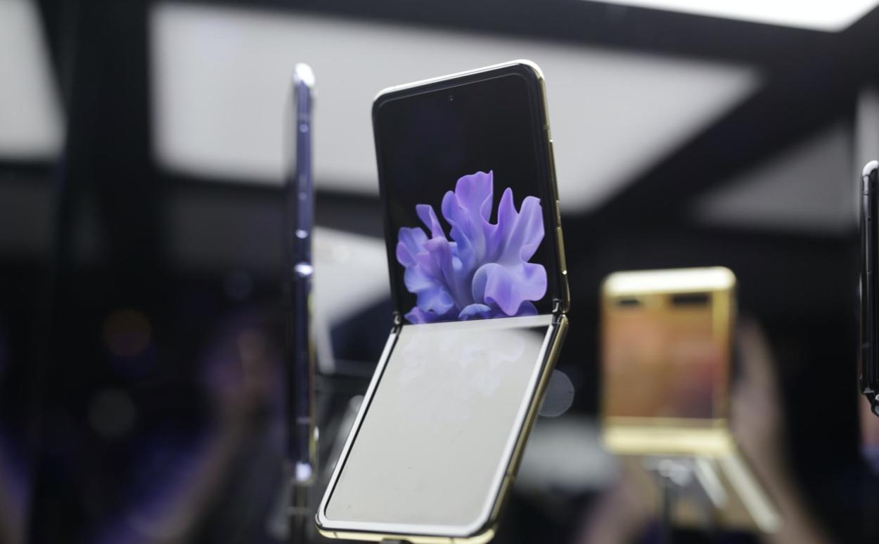 三星galaxyzfold5g,三星galaxyzfold2是5g手机吗