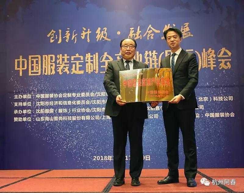 超百图再现2018年服装圈内那三十道靓丽风景……