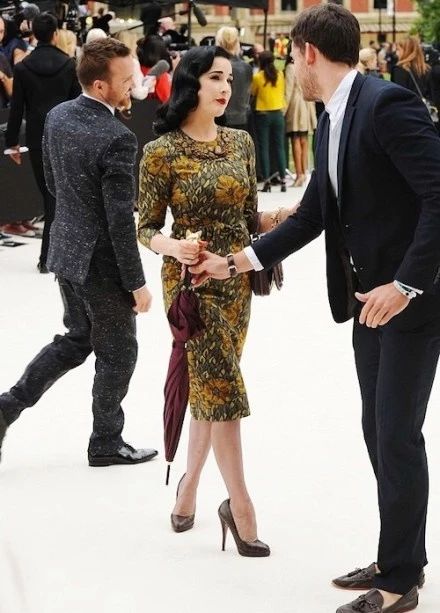 她把脱衣舞跳成艺术被称为世界首席脱衣舞娘,她就是性感的最高级